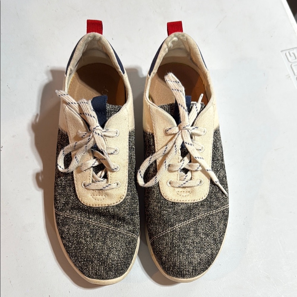 Tom’s Two-Tone Lace-Up Sneakers